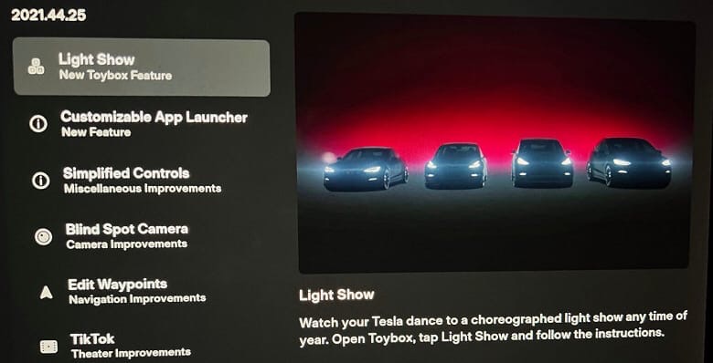 Tesla начала распространять на свои автомобили традиционное большое новогоднее обновление программного обеспечения: