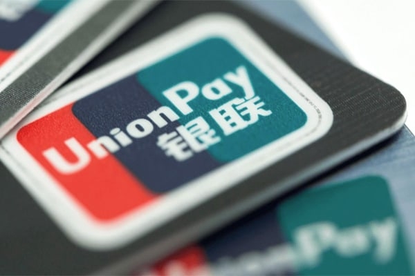 Российские банки начали внедрять карты UnionPay для оплаты через смартфон. 