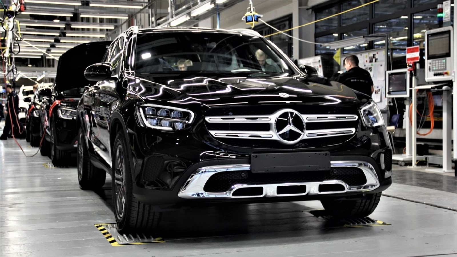 По сообщению «Ведомостей» - завод по сборке легковых автомобилей Mercedes-Benz в Подмосковье выкупается российской дилерской сетью «Автодом».
