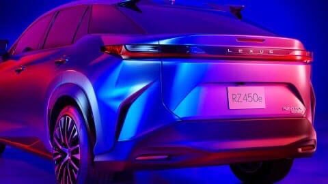 Lexus показала фото премиального электрического кроссовера - RZ 450e.