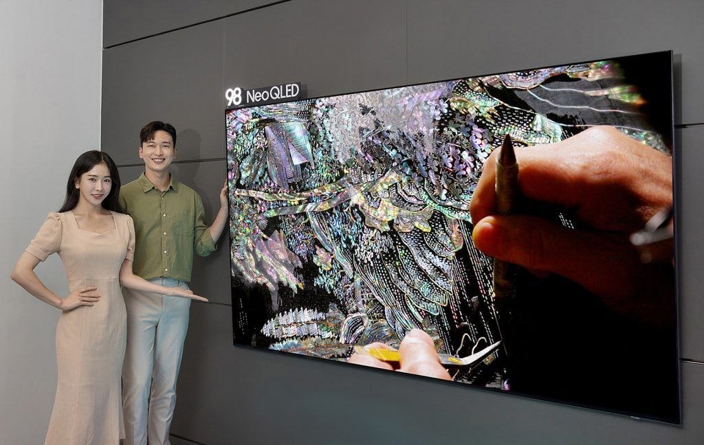 Samsung представила тонкий и дорогой телевизор с диагональю 98 дюймов - QNB100.