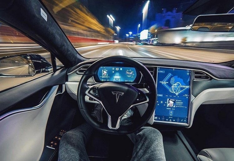 В Калифорнии могут запретить производство и продажу Tesla.