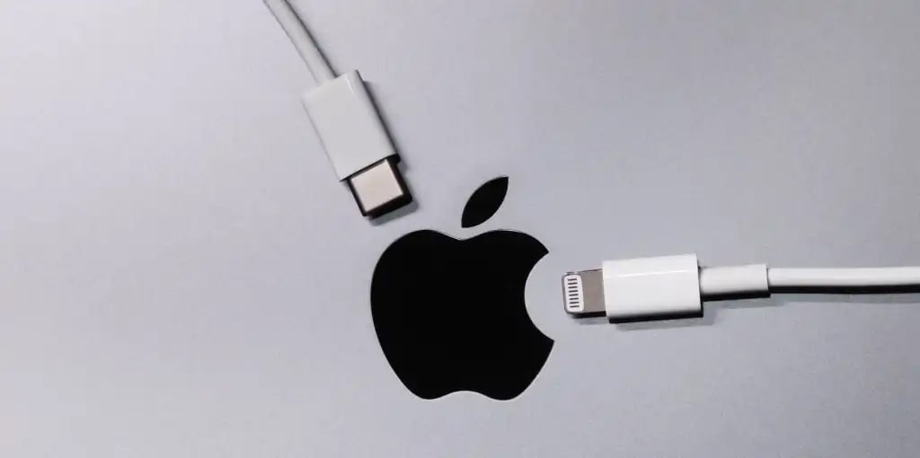 На мероприятии Wall Street Journal Tech Live вице-президент Apple по международному маркетингу Грег Джосвиак заявил, что что Apple будет соблюдать закон Евросоюза об унификации зарядных портов в электронных устройствах.