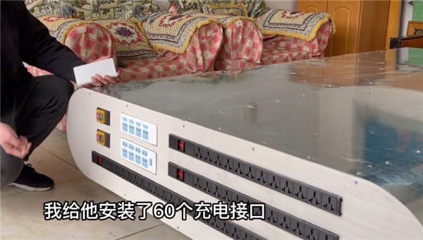 Китайский техноблогер под ником Handy Geng вручную собрал гигантский пауэрбанк мощностью