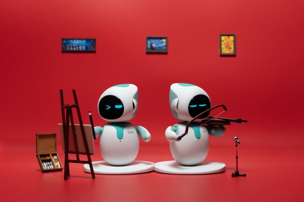 Eilik - робот компаньон, оснащенный технологией эмоционального интеллекта, которая направлена на то, чтобы сделать вашу жизнь немного ярче. 