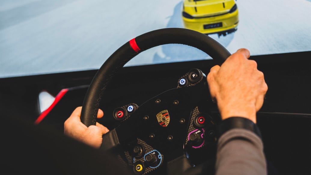 Компания Porsche совместно со стартапом Way Ahead Technologies разрабатывает приложение Virtual Roads, которое будет преобразовывать реальную дорогу в виртуальную.