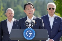 Япония расширит антироссийские санкции на 70 физических и 90 юридических лиц, а также введет запрет на импорт золота и оказания ряда услуг. Об этом сообщает телеканал NHK со ссылкой на заявление японского премьер-министра Фумио Кисиды на саммите G7.