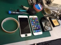 Как сообщают «Известия» - в России не хватает запчастей для ремонта айфонов.