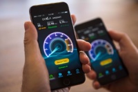 По данным Speedtest - самый быстрый мобильный интернет в России у пользователей МегаФона и МТС.