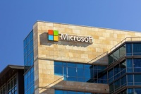 Microsoft не будет полностью уходить из России. Она продолжит вести бизнес с компаниями, которые не попали под санкции. 