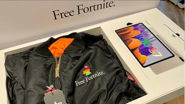 Epic Games и Samsung разослали блoгерам поcылки с лозунгом «Свободу Fortnite» — внутри куртка и Galaxy Tab S7.