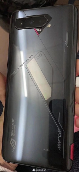 В социальной сети Weibo появился «живой» снимок предстоящего геймерского флагмана Asus ROG Phone следующего поколения.
