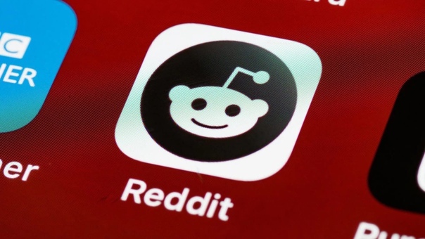 Девушка подала иск против Reddit за то, что его модераторы не смогли удалить фото и видео сексуального характера с её участием. 