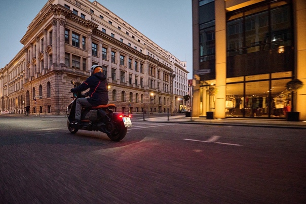 BMW объявила о запуске серийного производства футуристичного электрического скутера для повседневных городских поездок - CE 04.