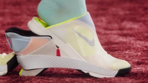 GO FlyEase - кроссовки от Nike, которые можно надевать без помощи рук. 