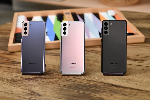 В сети появились фото демонстрирующие дизайн всех трех моделей Galaxy S21, наушников Galaxy Buds Pro и меток Galaxy SmartTag.