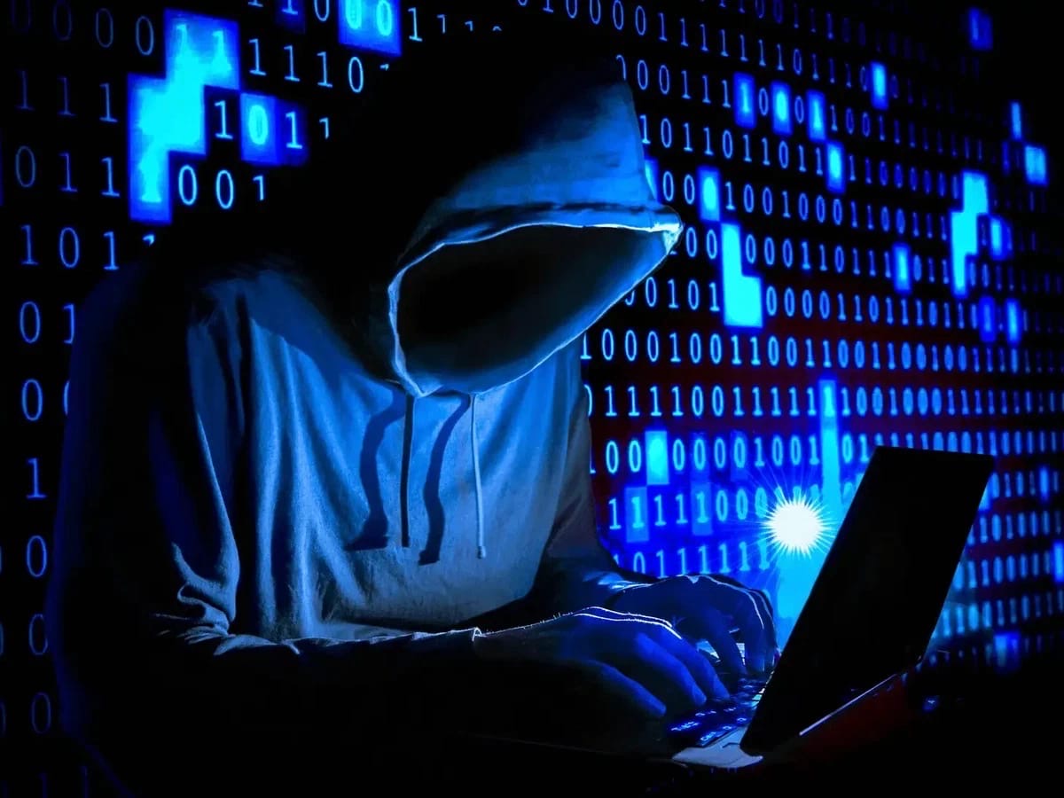 По данным «Би-би-си», хакерам из группировки Anonymous удалось нарушить эфир ряда российских телеканалов через стриминговые платформы Wink и Ivi и на непродолжительное время появилось антивоенное заявление и кадры из Украины. 