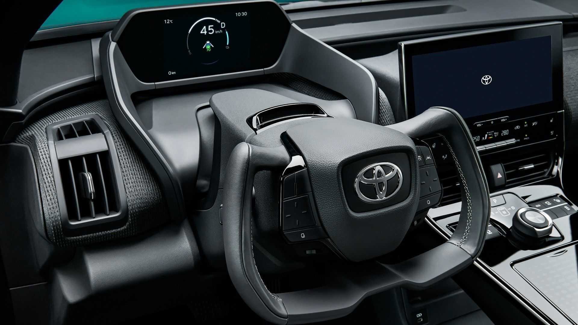 Toyota представила свой первый электрический кроссовер bZ4X.