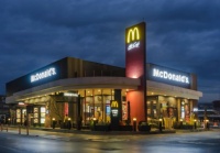 McDonald's сообщила, что планирует продать свой российский бизнес и совсем уйти с рынка: «дальнейшее владение бизнесом в России более нецелесообразно и не соответствует ценностям McDonald's», сказано в заявлении. 
