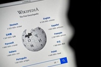 Роскомнадзор внёс организацию Wikimedia Foundation Inc. (владеющей Wikipedia) в список компаний, которые обязаны открыть свой офис в России и выполнить ряд требований закона о «приземлении».  