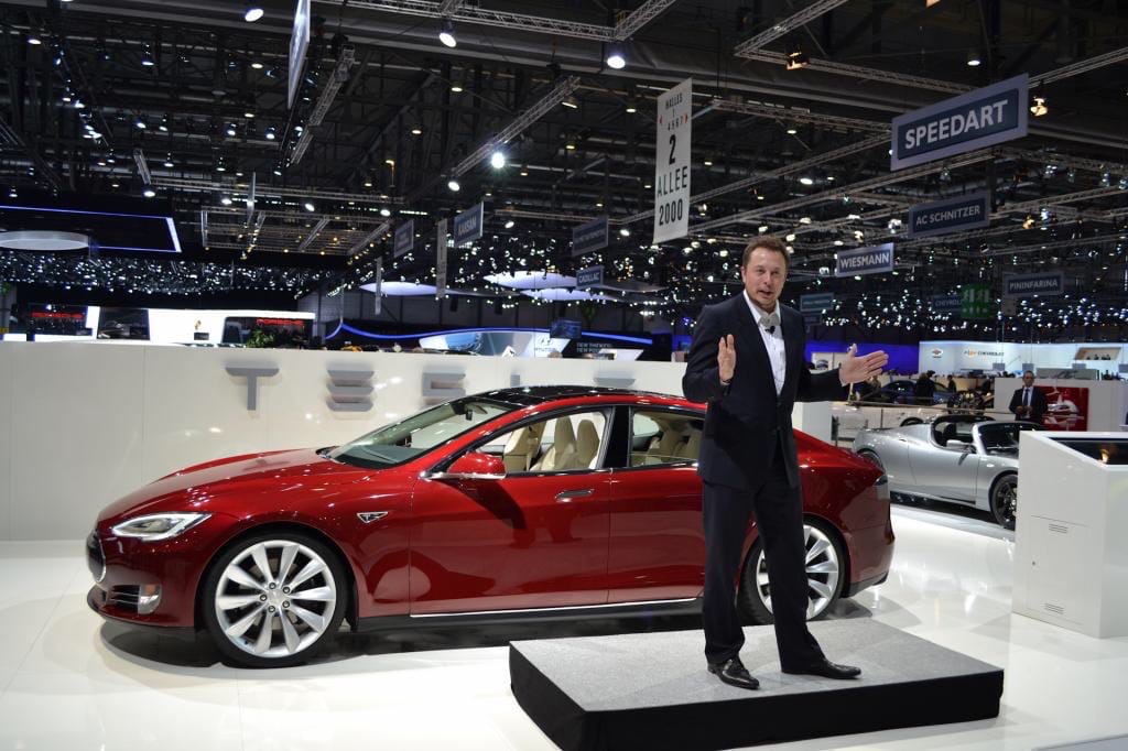Капитализация компании Tesla превысила 1 трлн долларов и теперь она входит в пятёрку компаний, дороже этой суммы. 