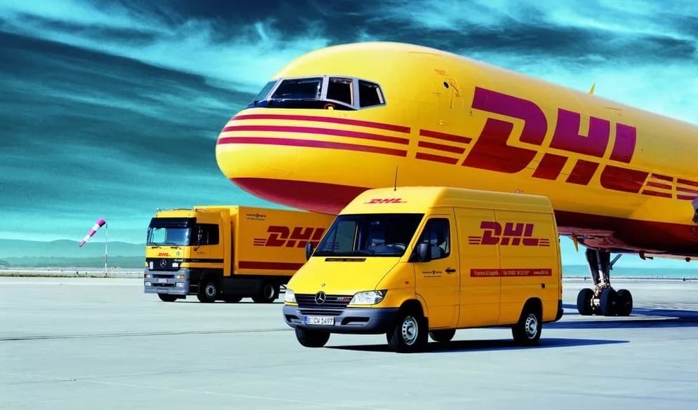 Логистическая компания DHL объявила о приостановке обслуживания России и Беларуси. 